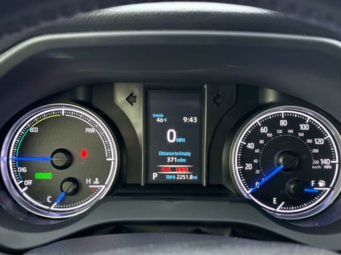 Used 2021 Toyota Venza LE image 23