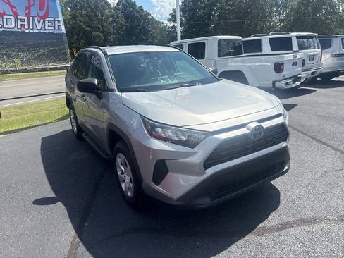 Used 2019 Toyota RAV4 LE w/ Carpet Mat Package FWD image 3