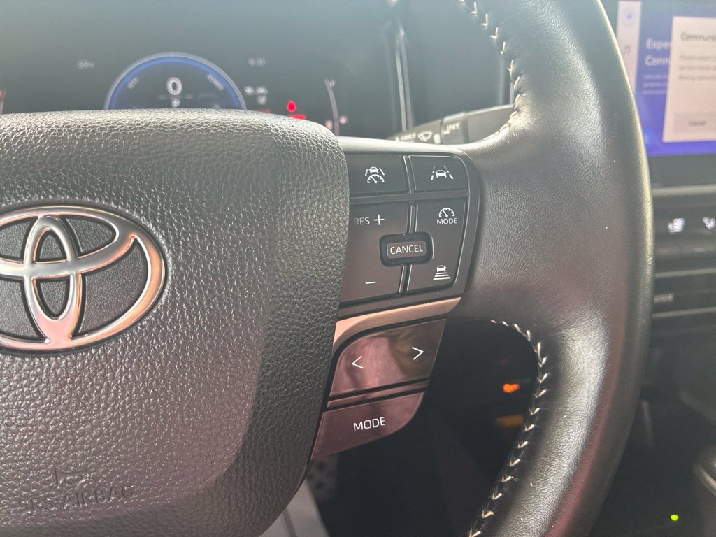Used 2025 Toyota Camry SE FWD image 39