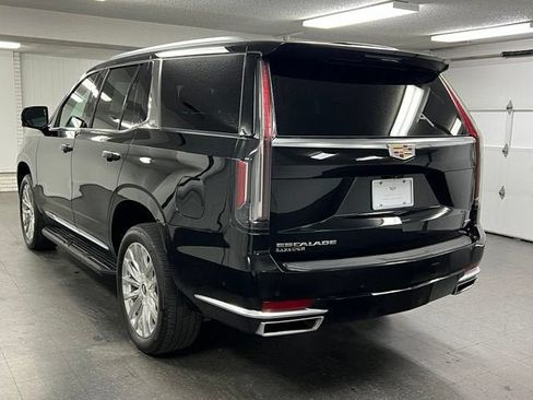 Used 2024 Cadillac Escalade Premium Luxury AWD/4WD image 3