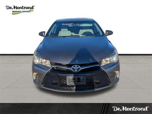 Used 2017 Toyota Camry SE image 2