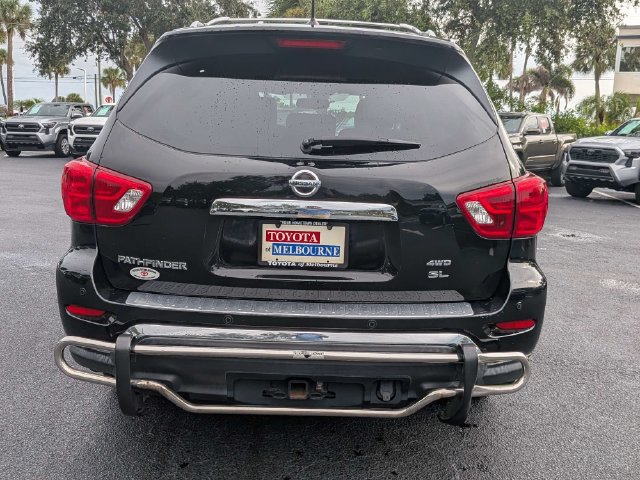 Used 2017 Nissan Pathfinder SL w/ SL Premium Package AWD/4WD image 4