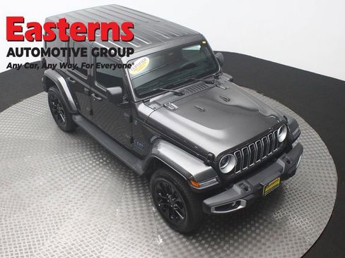Used 2025 Jeep Wrangler Unlimited Sahara image 3