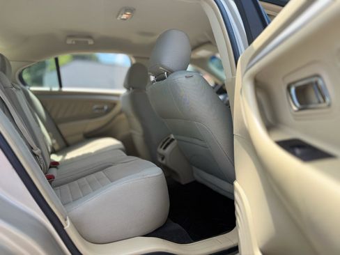 Used 2018 Ford Taurus SE FWD image 29