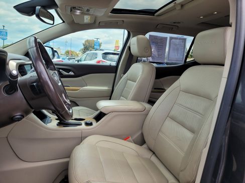 Used 2018 GMC Acadia Denali w/ Technology Package FWD image 11