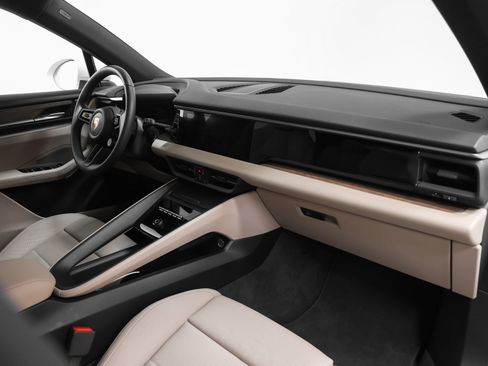 Certified 2025 Porsche Macan 4 Electric AWD/4WD image 24
