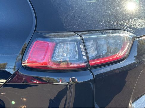 Used 2020 Jeep Cherokee Limited image 6