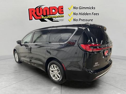 New 2027 Chrysler Pacifica Select FWD image 3