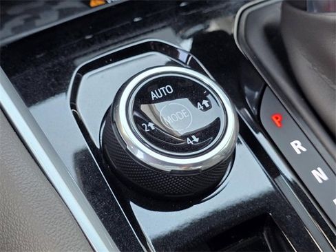 Used 2024 Chevrolet Colorado ZR2 w/ ZR2 Convenience Package III image 33