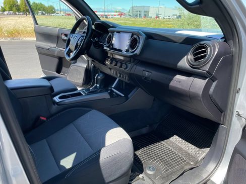 Certified 2021 Toyota Tacoma TRD Sport w/ Technology Package AWD/4WD image 16