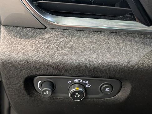 Certified 2020 Chevrolet Traverse LT w/ Driver Confidence II Package image 29