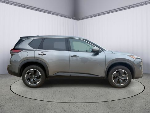 Used 2025 Nissan Rogue SV AWD/4WD image 3