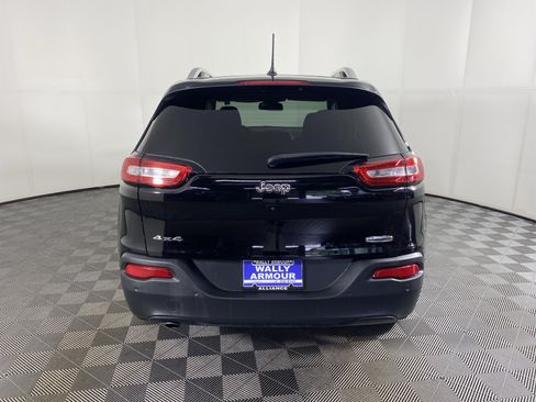 Used 2018 Jeep Cherokee Latitude w/ Safety Group AWD/4WD image 7