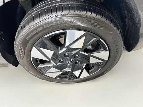 Used 2025 Hyundai Kona SEL image 11