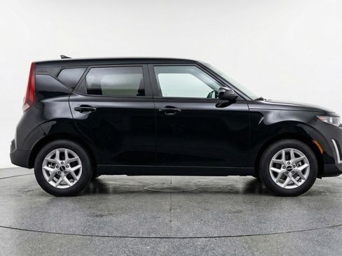 Used 2025 Kia Soul LX w/ LX Technology Package FWD image 11