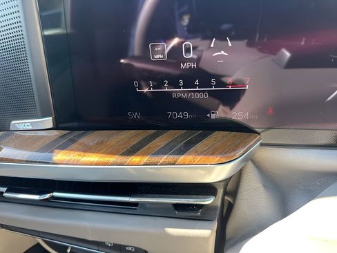 Used 2025 Cadillac Escalade ESV Sport Platinum w/ LPO, ONYX Package image 29