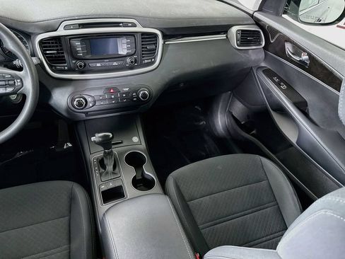 Used 2017 Kia Sorento AWD image 25