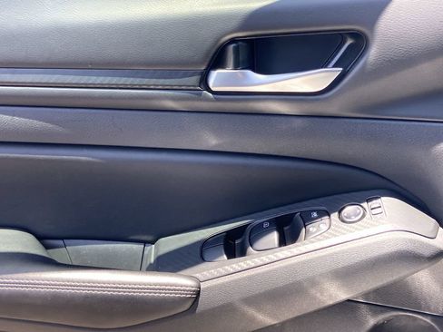 Used 2025 Nissan Altima 2.5 SV FWD image 18