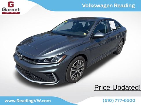 Used 2025 Volkswagen Jetta SE FWD image 1