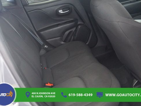Used 2023 Jeep Renegade Latitude AWD/4WD image 13