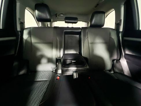 Used 2017 Toyota Highlander Plus image 32