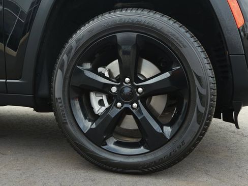 Used 2025 Jeep Grand Cherokee L Limited w/ Black Appearance Package image 5