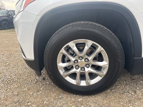 Used 2021 Chevrolet Traverse LT image 43