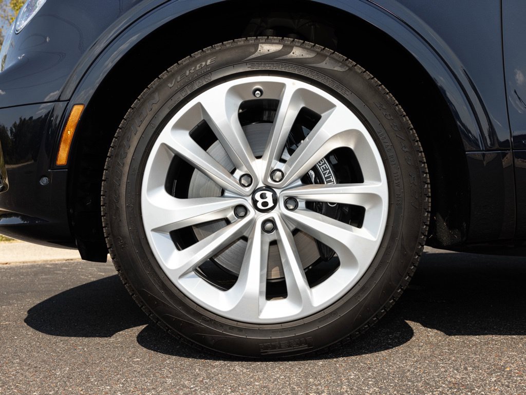 Used 2025 Bentley Bentayga AWD/4WD image 87