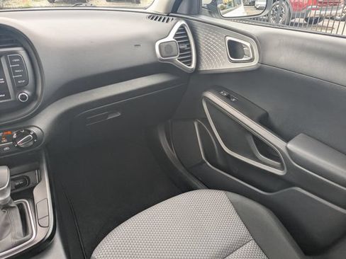 Certified 2025 Kia Soul LX w/ LX Technology Package FWD image 14
