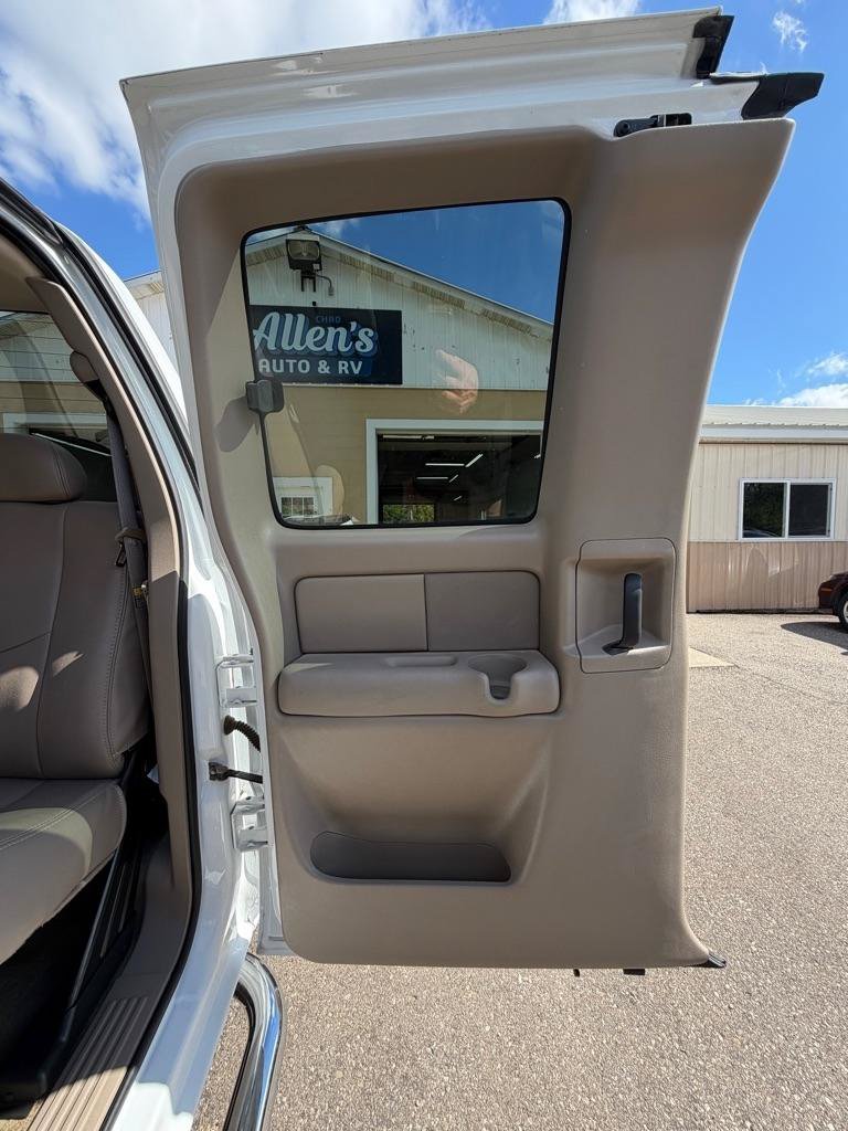 Used 2004 GMC Sierra 3500 SLT w/ Heavy-Duty Power Package AWD/4WD image 12