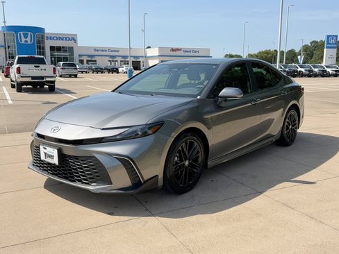 Used 2025 Toyota Camry SE w/ Multimedia Upgrade Package FWD image 3
