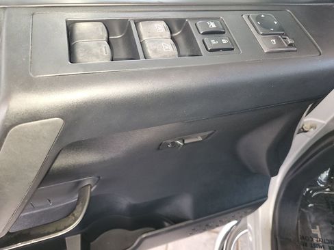 Used 2012 Nissan Titan SV image 27