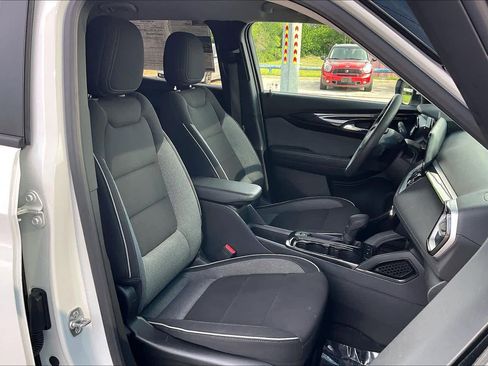 Used 2025 Chevrolet TrailBlazer LT FWD image 8