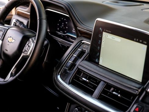 Used 2023 Chevrolet Suburban Premier image 21