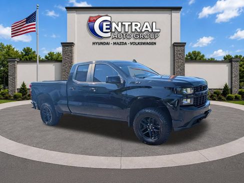 Used 2019 Chevrolet Silverado 1500 Custom Trail Boss w/ Custom Convenience Package AWD/4WD image 1