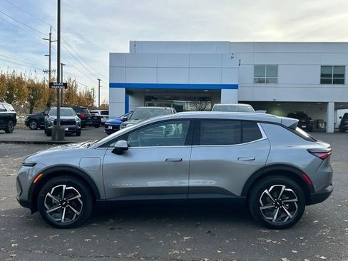 New 2026 Chevrolet Equinox EV LT image 4