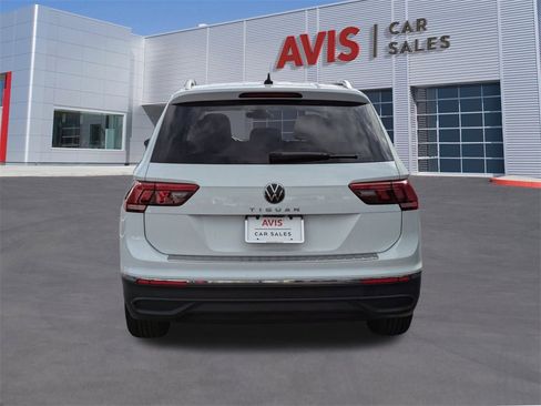 Used 2024 Volkswagen Tiguan SE image 7