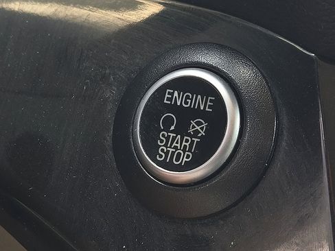 Used 2017 Ford Escape Titanium w/ Equipment Group 301A AWD/4WD image 14