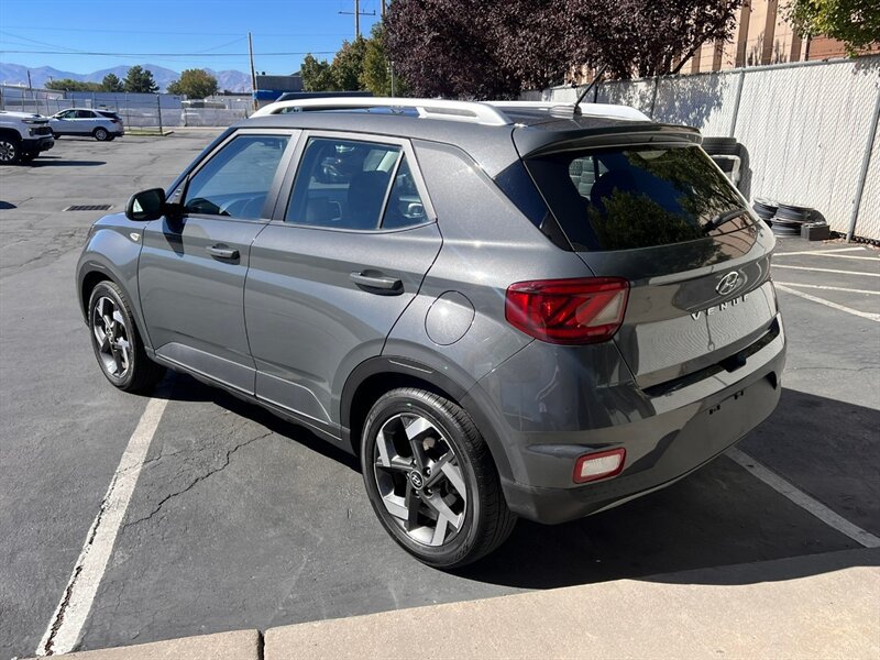 Used 2025 Hyundai Venue SEL FWD image 5