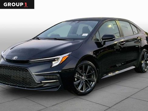 Used 2025 Toyota Corolla SE FWD image 1