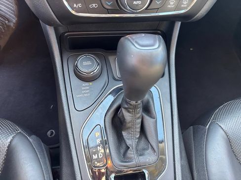 Used 2019 Jeep Cherokee Limited AWD/4WD image 12
