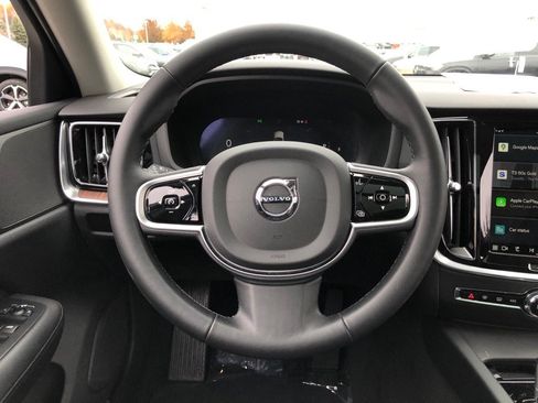 Used 2025 Volvo V60 B5 Cross Country Plus image 18