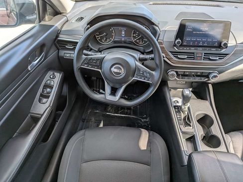 Used 2025 Nissan Altima 2.5 SV FWD image 16