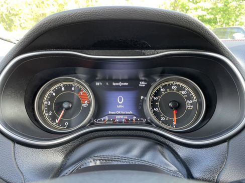 Used 2021 Jeep Cherokee Trailhawk AWD/4WD image 19