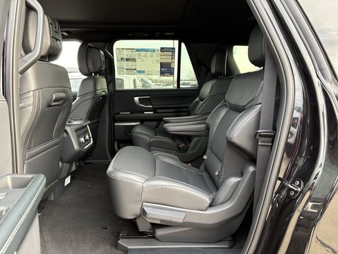 New 2026 Ford Expedition Max Platinum w/ Stealth Appearance Package image 28