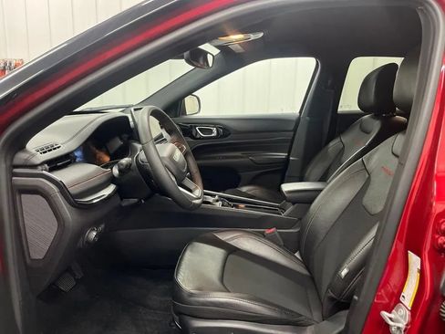 Used 2025 Jeep Compass Trailhawk AWD/4WD image 19