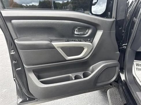 Used 2017 Nissan Titan SV AWD/4WD image 7