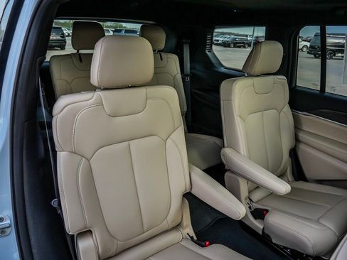 New 2026 Jeep Grand Cherokee L Limited image 21