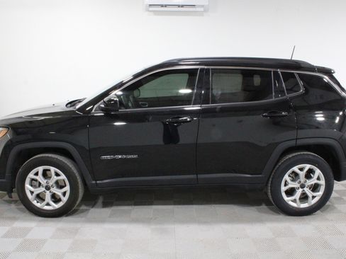 Used 2025 Jeep Compass Latitude image 30