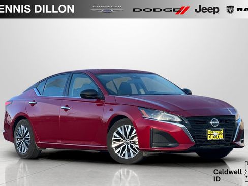 Used 2024 Nissan Altima 2.5 SV image 1